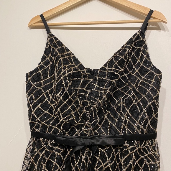 Calvin Klein Mesh Embroidered Spider Web V-Neck Whimsygoth Cocktail Party Dress - Picture 5 of 6